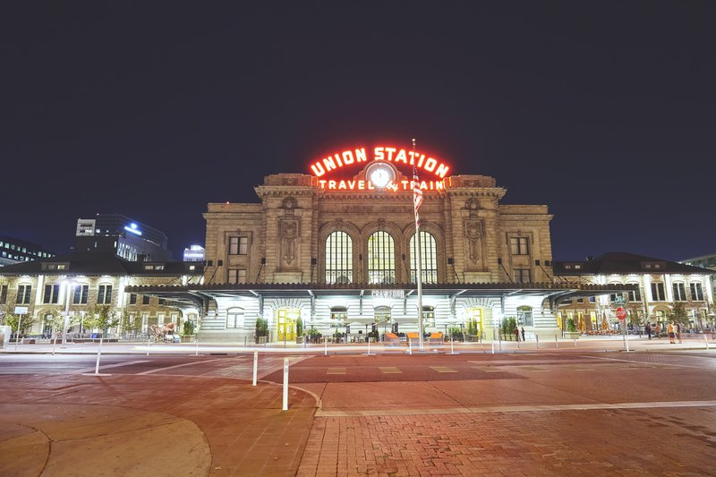 Night picture of the Denver Union Station